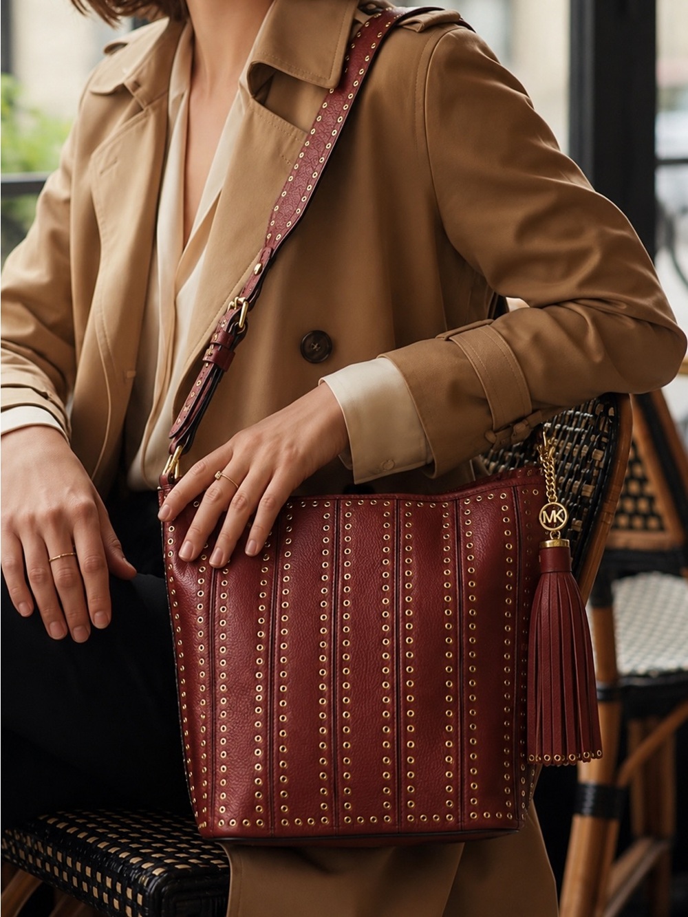RARE MICHAEL KORS Brooklyn Pebbled Leather Grommeted Feed Bag Burgundy Brown